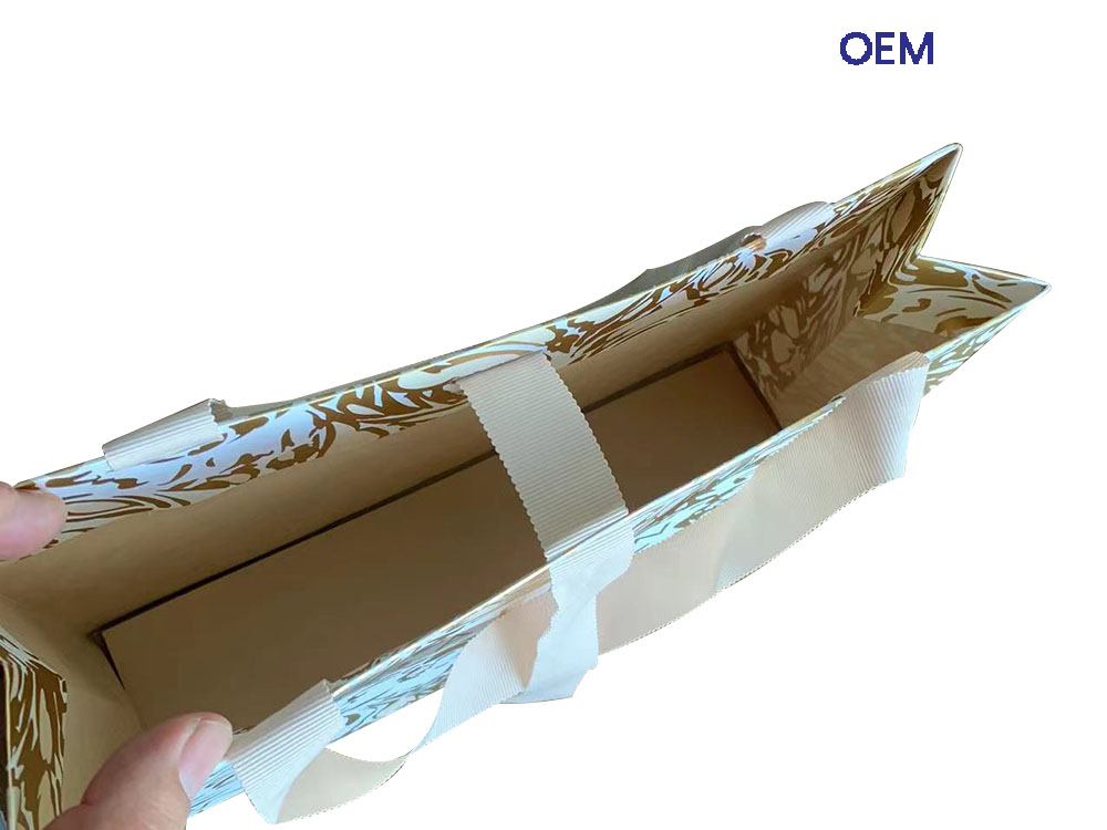 PG16 art paper bag with ribbon big area foil